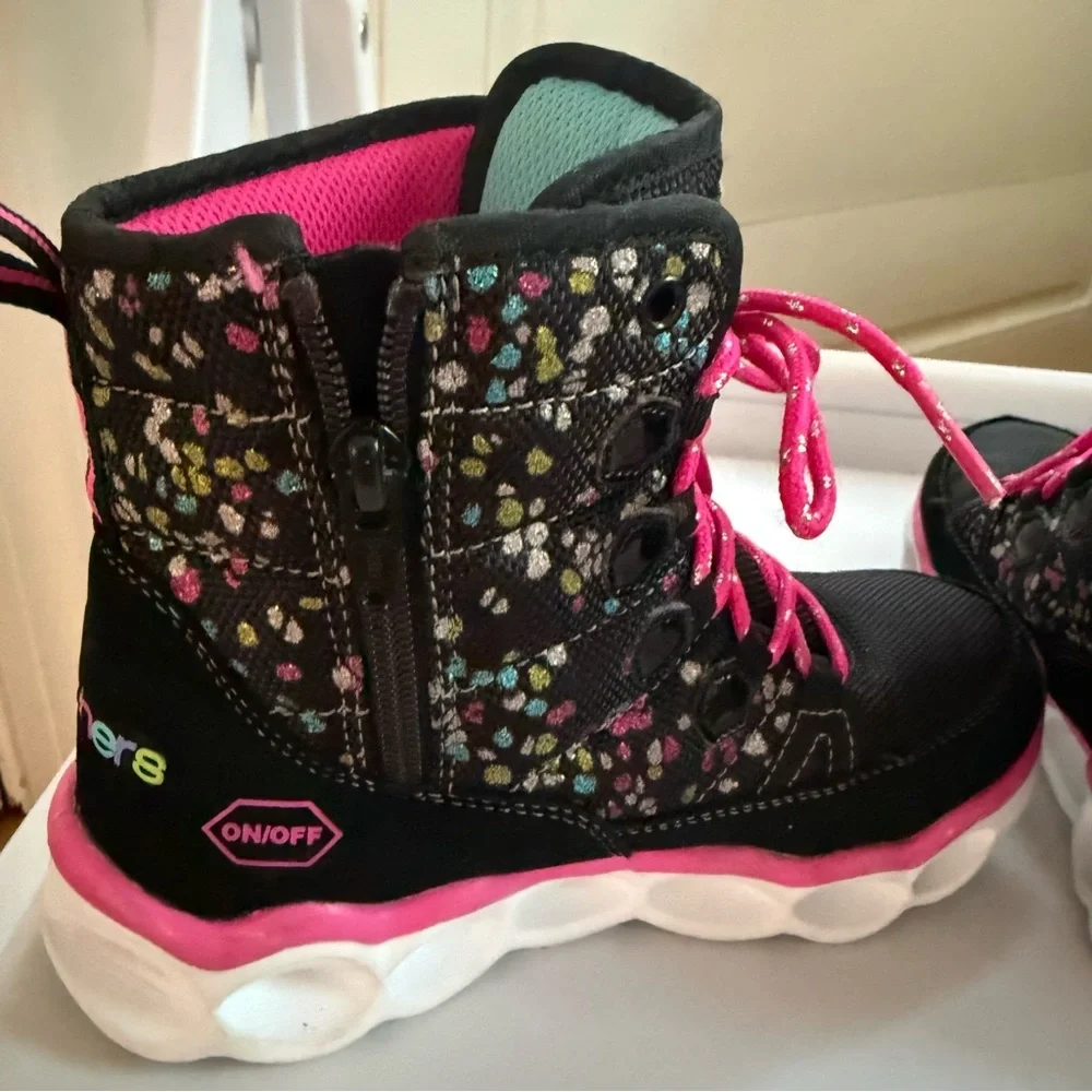 Skechers Lumi-Luxe Little Kids' Black and Pink Patterned Winter Boots Size 13